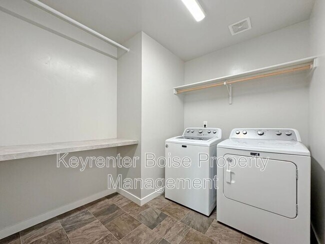 Building Photo - 2466 E Stella Dr