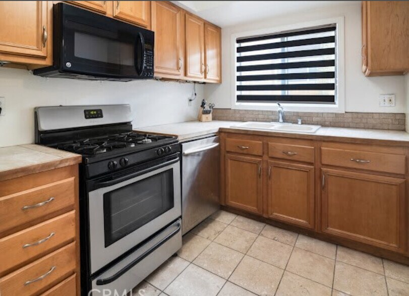 Kitchen - 1890 S Cochran Ave
