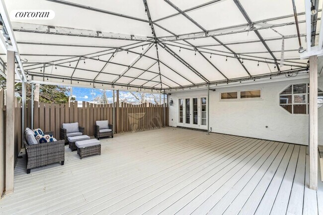 Building Photo - 710 Montauk Hwy