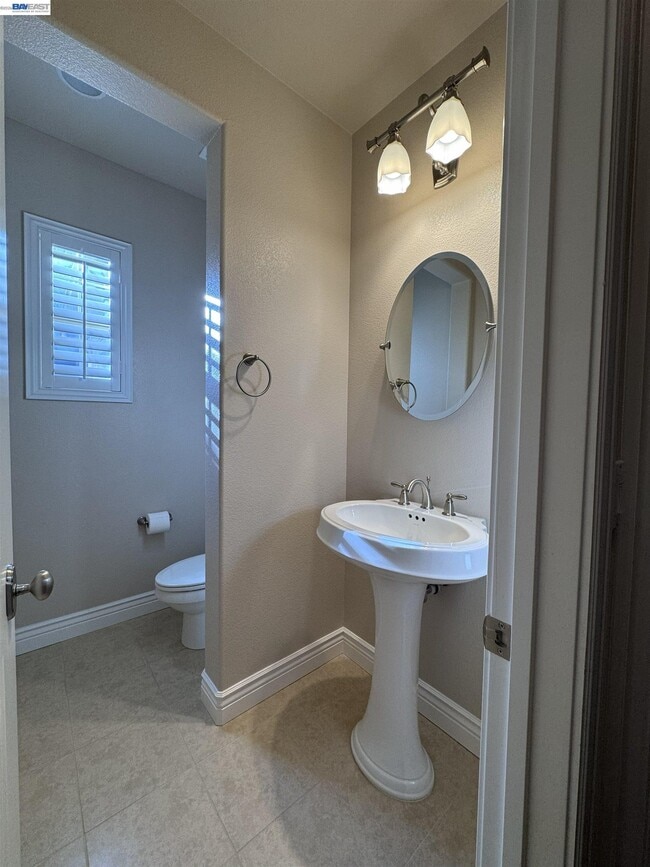 Building Photo - 7875 Kennard Ln