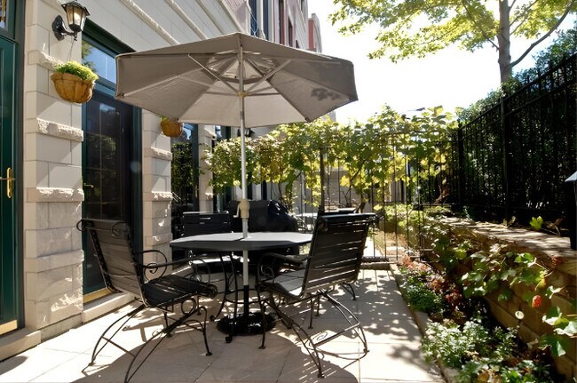 Building Photo - 2039 N Lincoln Ave