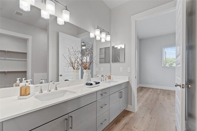 Building Photo - 865 Limmer Loop