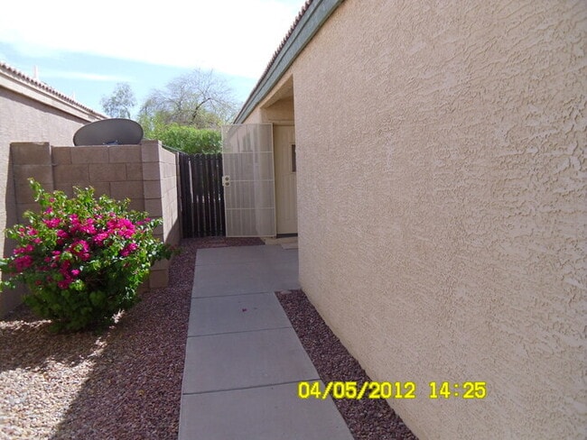 Building Photo - 3 Bed 2 Bath in Most Desired Ahwatukee