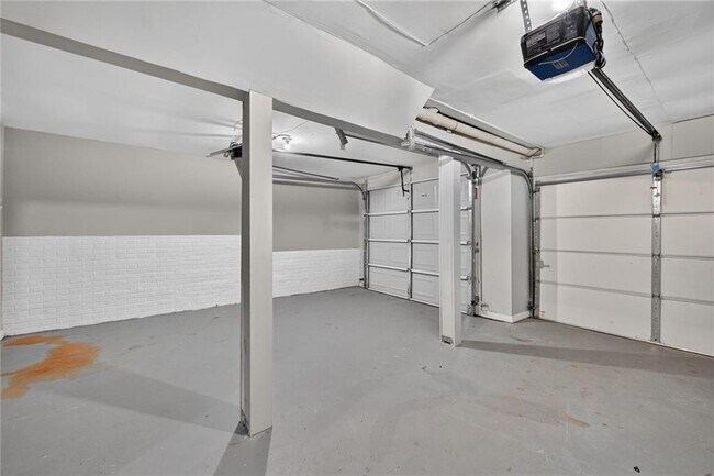 Building Photo - 226 High Creek Dr