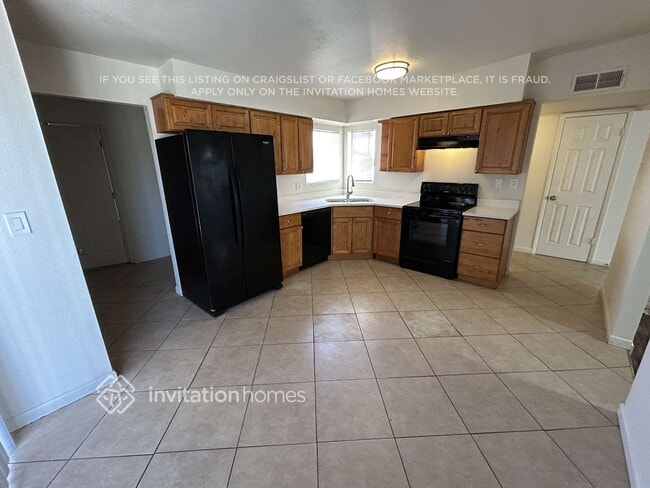 Building Photo - 5646 W Palo Verde Ave