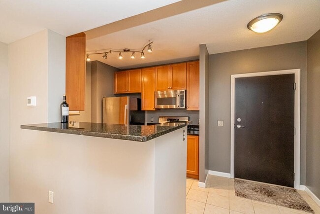 Building Photo - 851 N Glebe Rd