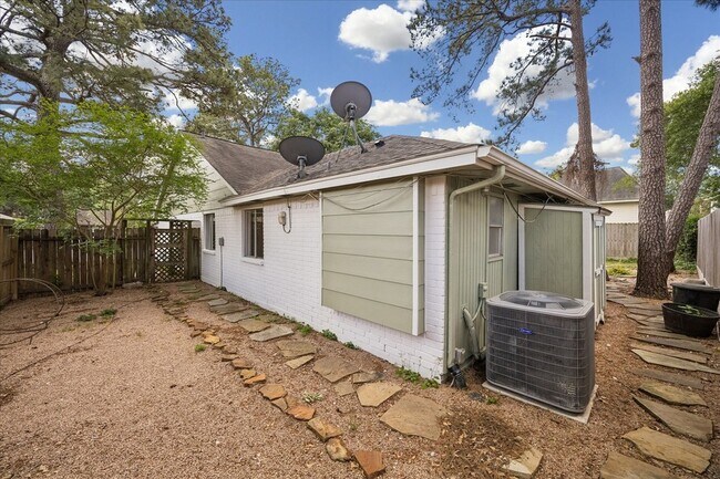 Building Photo - 9214 Grandview Park Dr