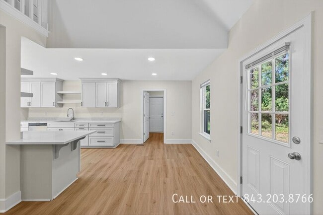 Building Photo - 955 Godber St