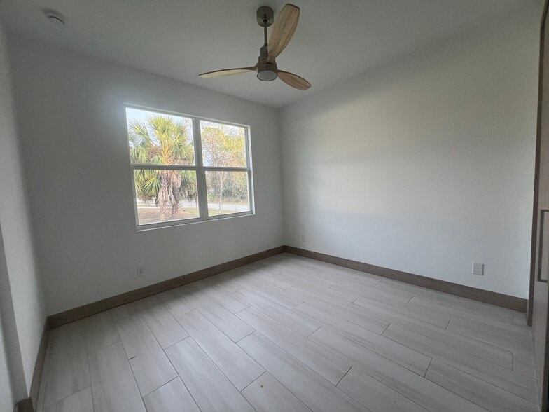 Building Photo - 1470 Henning St