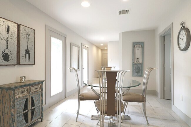 Building Photo - 5251 Lymbar Dr