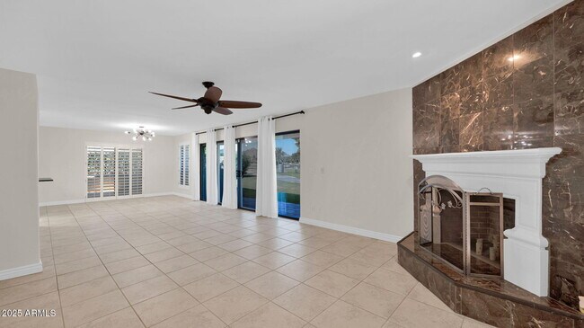 Building Photo - 7500 N Vía Camello Del Sur