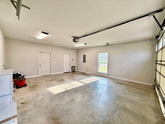 Building Photo - 797 Thomas Ave