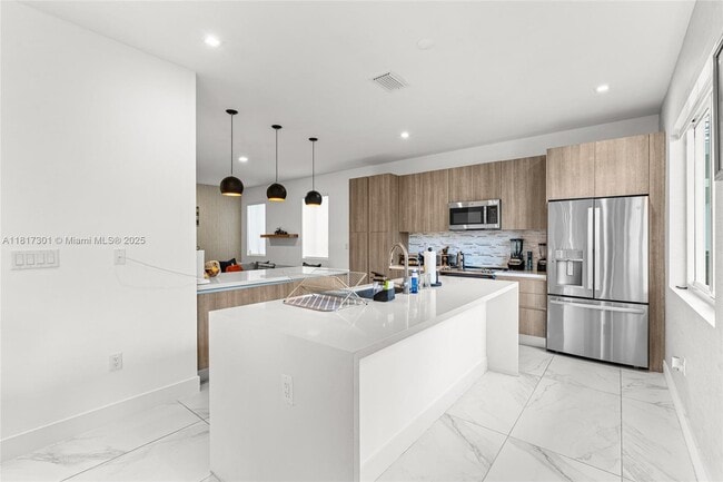 Building Photo - 10373 NW 68th Terrace