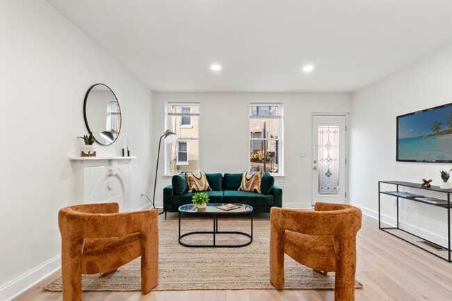 Building Photo - 1638 Latona St