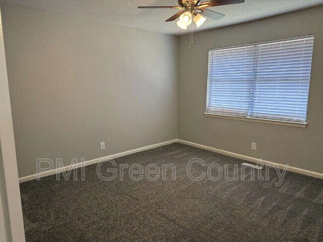 Building Photo - 12429 E 11th Ct