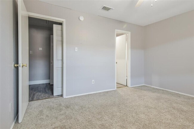 Building Photo - 9200 W Bellfort Ave