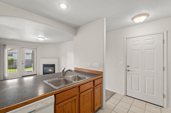 Building Photo - 2 Bed/1 Bath in 55+ Independent Living Community