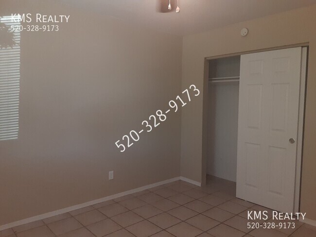 Building Photo - 7271 E Bellingham Dr