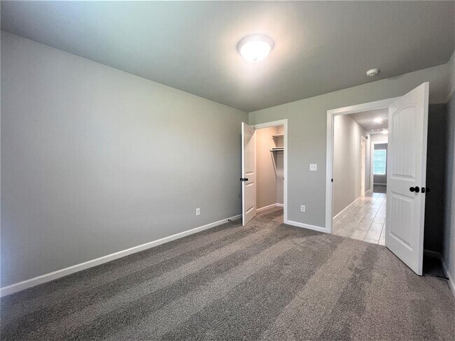 Building Photo - 10012 Glover River Dr