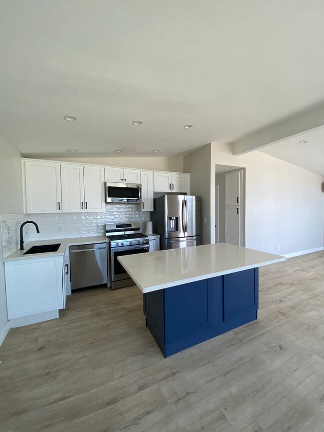 Building Photo - Renovated Beach house just a few blocks from the Beach/Pier in the highly desirable IB Community!