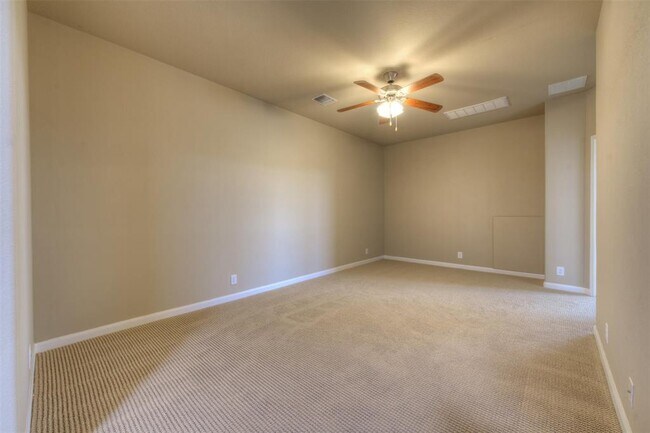 Building Photo - 405 S Meadowlark St
