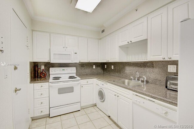Building Photo - 2501 S Ocean Dr