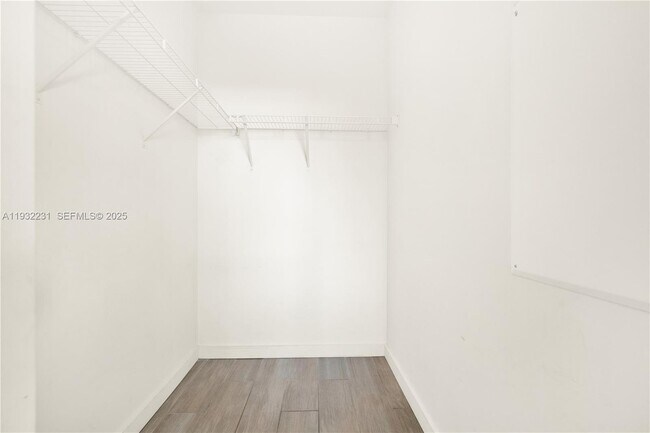 Building Photo - 1600 SW 1st Ave