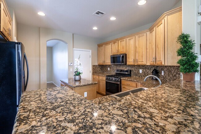 Building Photo - Southwest 5 bd 3 full bath with 2 car gara...