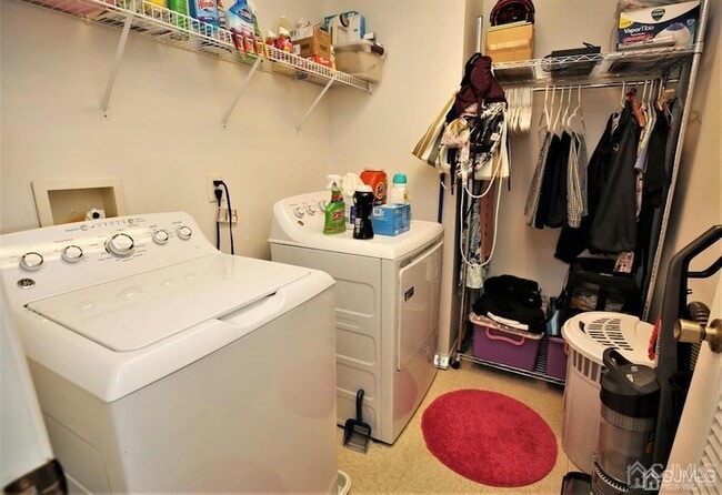 Building Photo - 1303 Blossom Cir