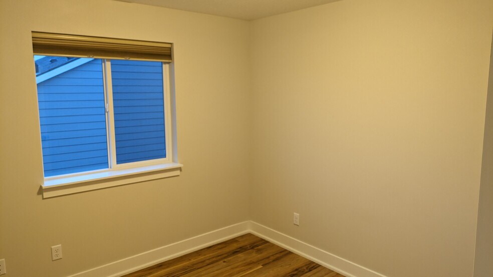 Third Bedroom - 643 NE Kerns Dr
