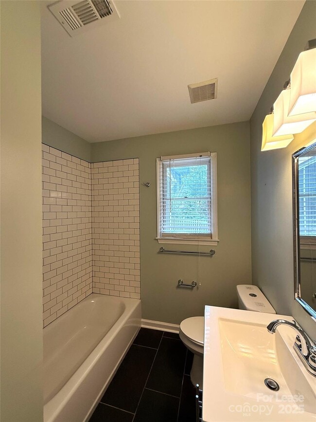 Building Photo - 420 Beaty St