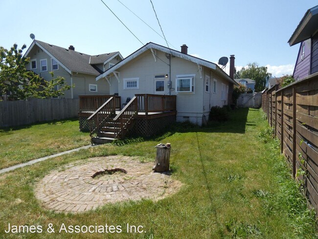 Building Photo - 3 br, 1 bath House - 221 W 9th Street