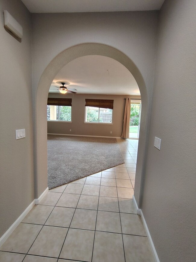 Building Photo - 880 Raccoon Valley Dr