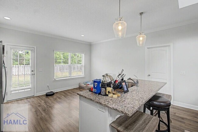 Building Photo - 785 Fairview Cir