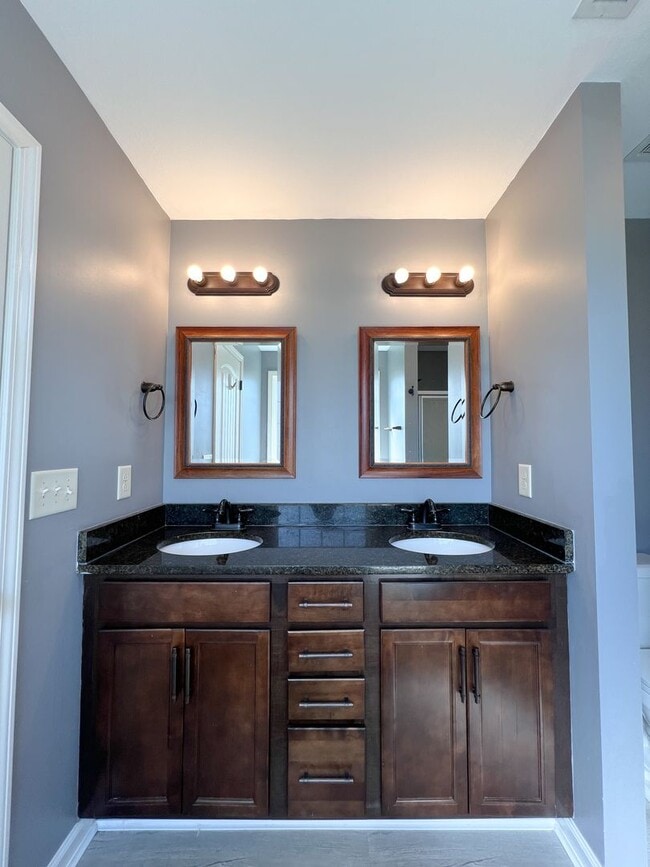 Building Photo - Gorgeous Single-Family--Fenced Backyard and Bonus Room!