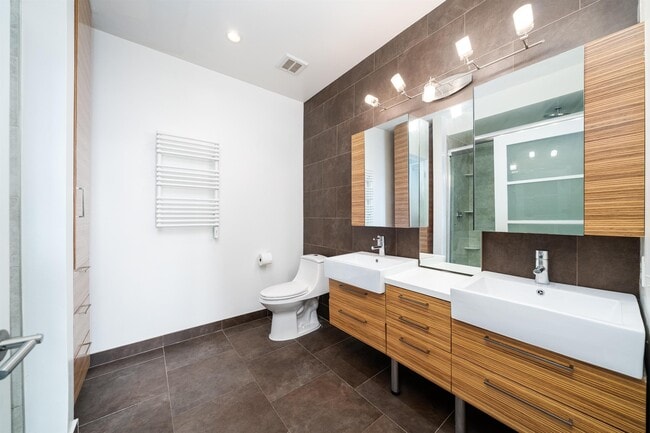 Building Photo - 650 Montgomery St