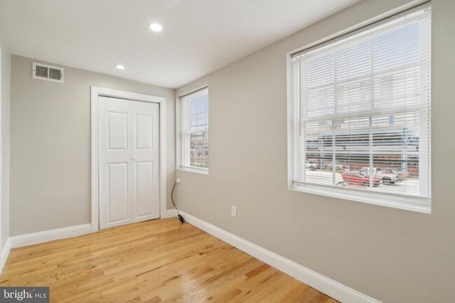 Building Photo - 1127 N Lee St