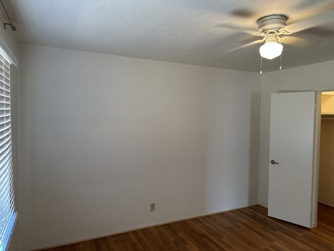 Building Photo - Modesto 1 Bedroom 1 Bathroom Duplex