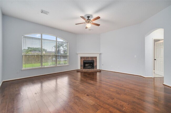 Building Photo - 19315 Oak Station Dr