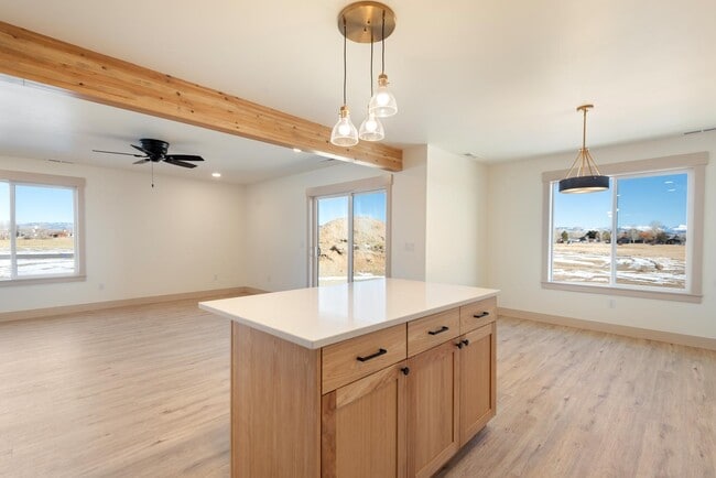 Building Photo - 405 Par Ave