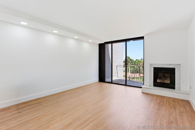 Building Photo - 1222 Hillsboro Mile