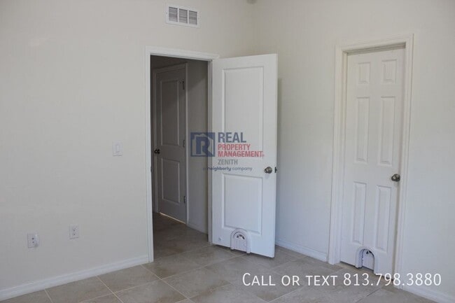 Building Photo - 33163 Sand Creek Dr