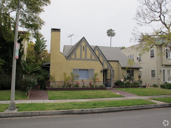 Building Photo - 242-244 N La Peer Dr