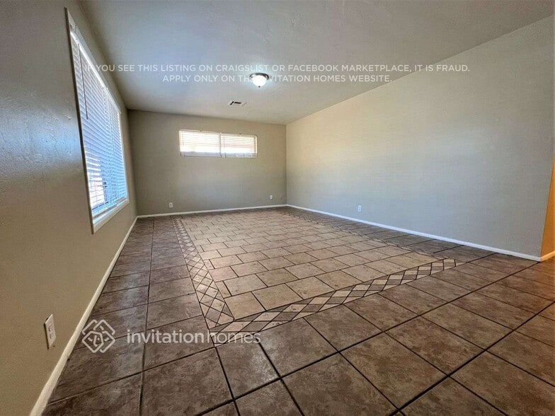 Building Photo - 400 N Sunset Dr