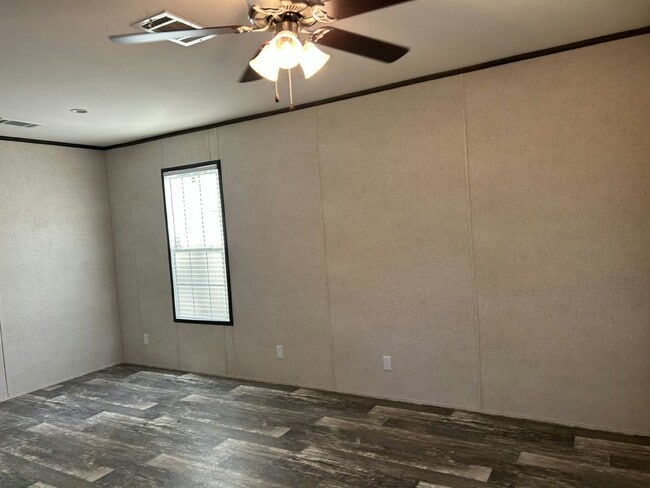 Building Photo - 38651 Tarr Dr