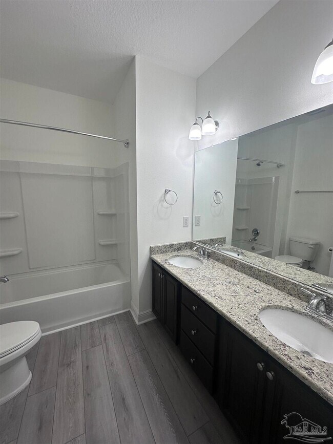 Building Photo - 4745 Dupont Cir