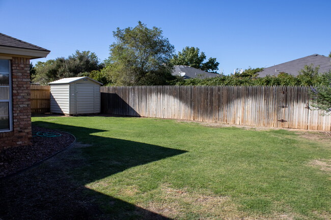 Building Photo - Charming 3 bedroom home