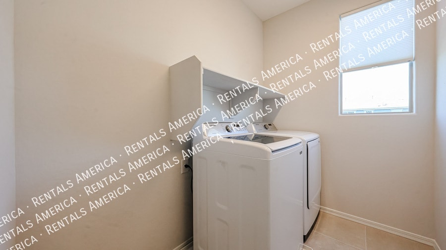 Building Photo - 17611 W Missouri Ave