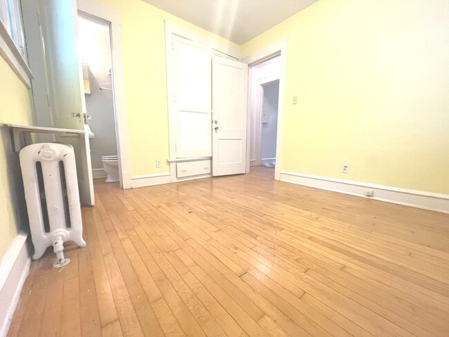 Building Photo - 2533 N Lake Dr