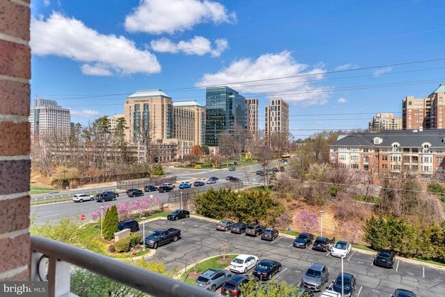 Building Photo - 11800 Sunset Hills Rd